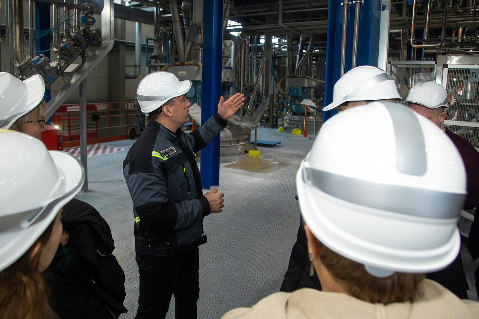 Представители отрасли дорожно-транспортного строительства посетили завод ВМП