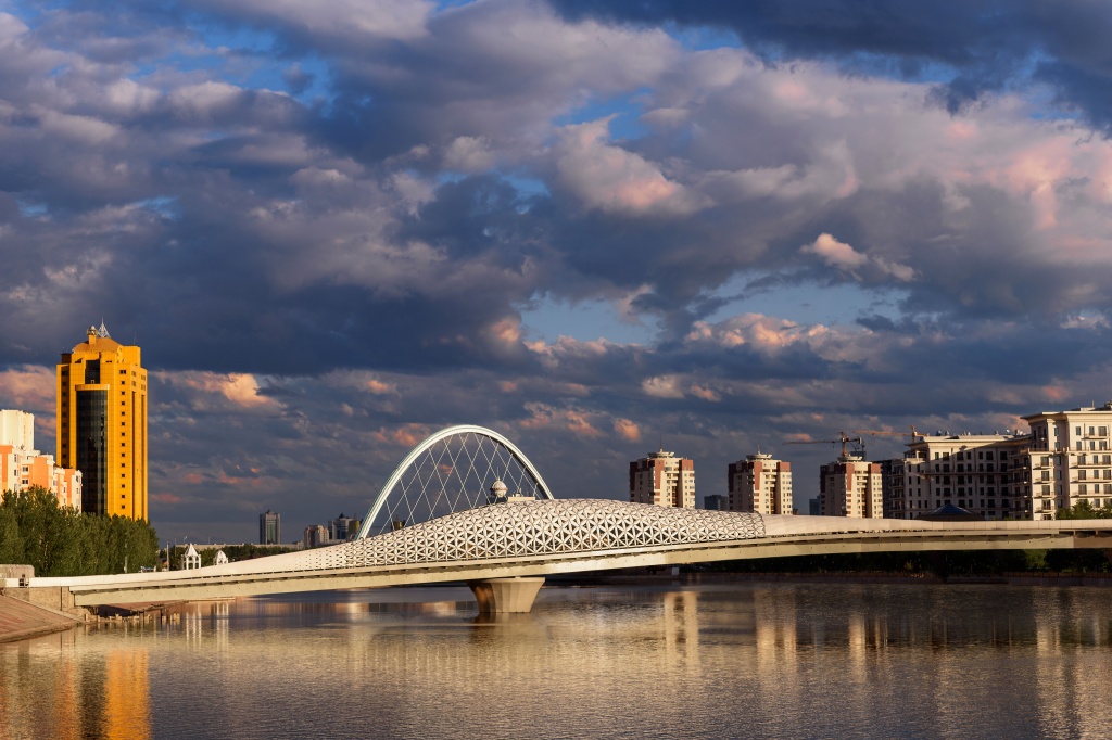 Покрытие ИЗОЛЭП-primer + ПОЛИТОН-УР (УФ) защищает вело-пешеходный мост через реку Есиль в Нур-Султане (Республика Казахстан)-.jpg