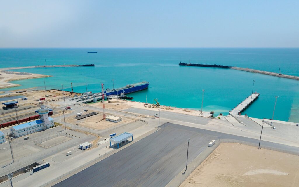 При строительстве нового терминала порта Курык в Актау использовалась эпоксидная грунт-эмаль ИЗОЛЭП-гидро. Источник фото kuryk.kz